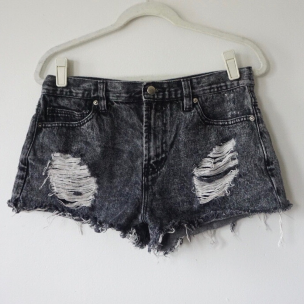 BLACK DESTRESSED CUT OFF SHORT SHORTS